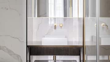 Standard-Doppelzimmer | Badezimmer | Dusche, Regendusche, Haartrockner, Bidet