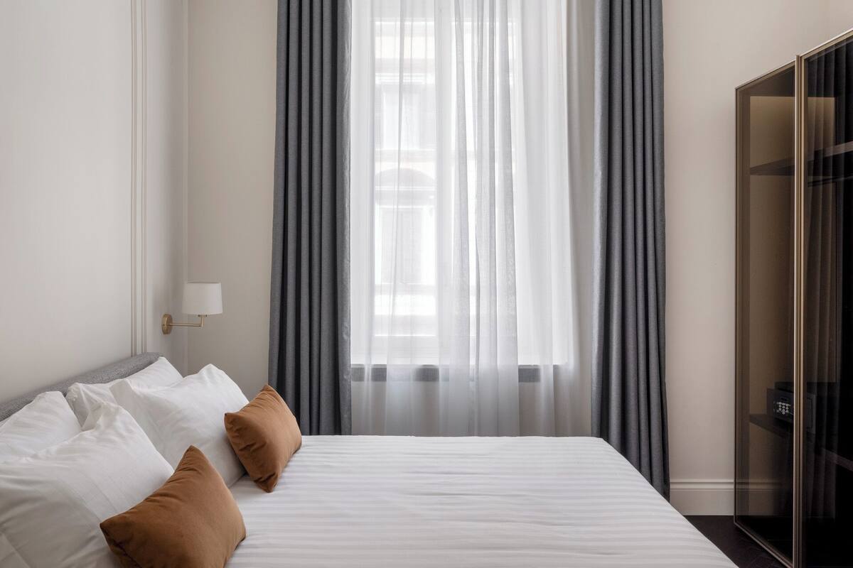 Standard Double Room | In-room safe, blackout drapes, soundproofing, iron/ironing board