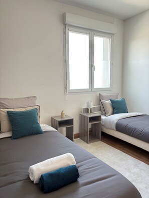 3 chambres, fer et planche à repasser, Wi-Fi gratuit, draps fournis