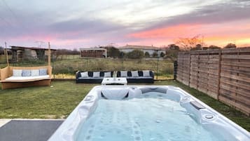 Bain à remous extérieur