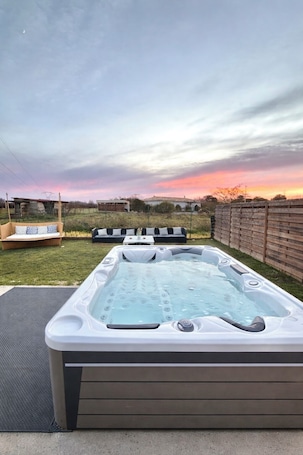Outdoor spa tub. WHOLE HOUSE JACUZZI RECEPTION OPEN 24/7