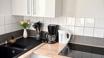 Refrigerador, microondas, horno, placa de cocina