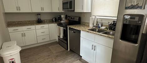 Micro-ondes, four, plaque de cuisson, lave-vaisselle