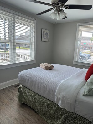 3 bedrooms, iron/ironing board, WiFi, bed sheets