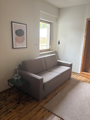 Deluxe Suite, Non Smoking, City View | Living area
