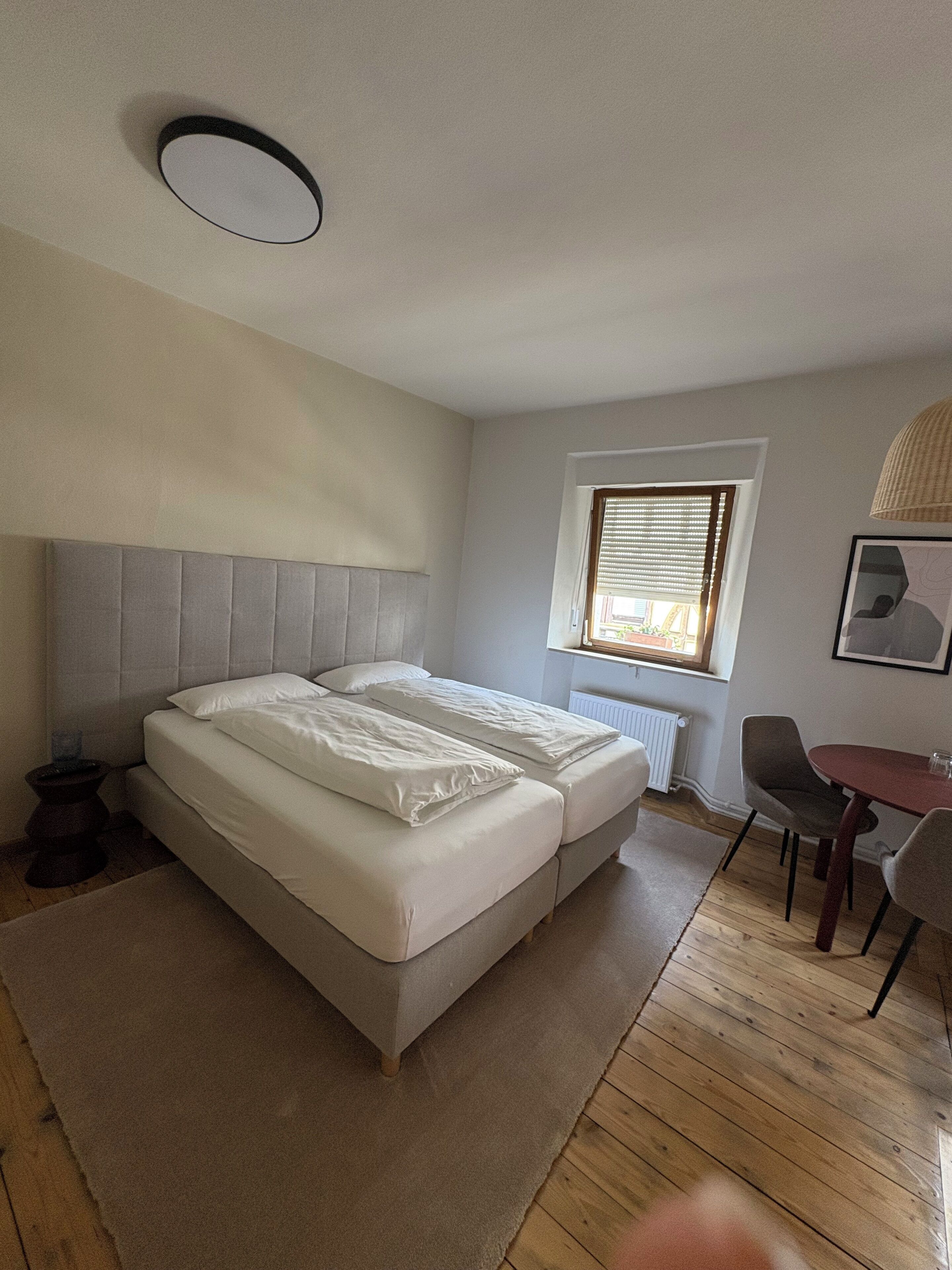 Deluxe-Vierbettzimmer, Nichtraucher, Stadtblick | Kostenloses WLAN