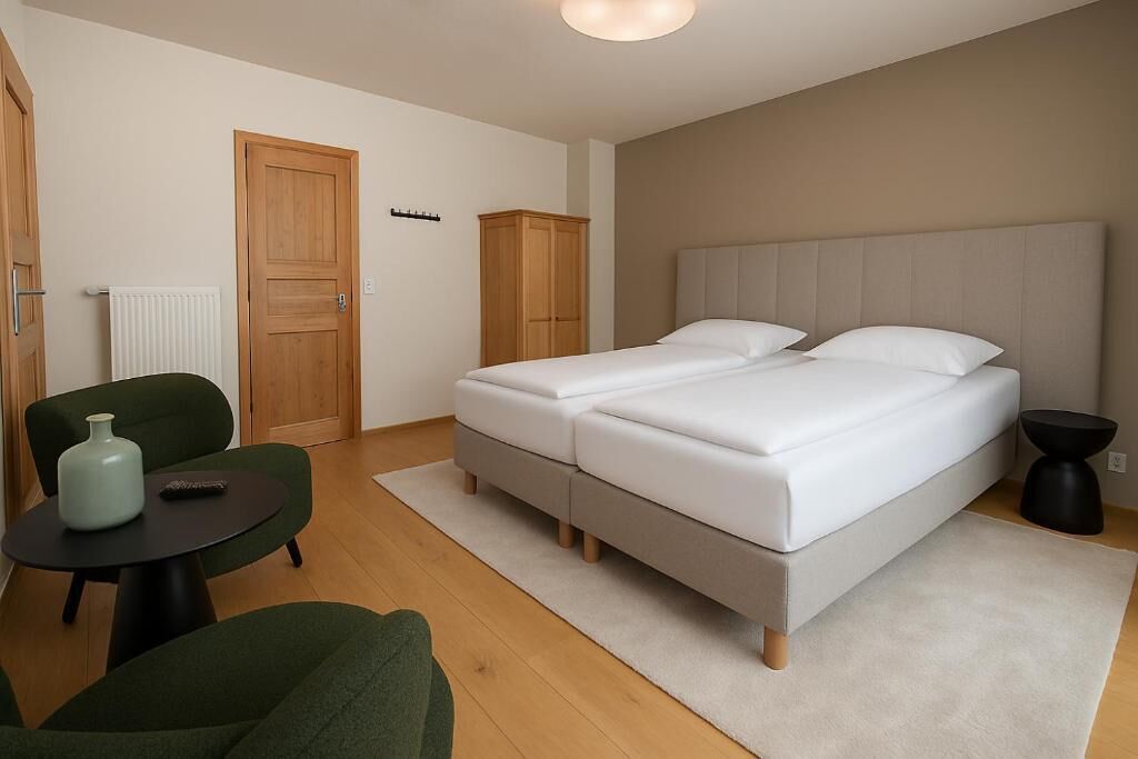 Deluxe-Doppel- oder -Zweibettzimmer, Zimmerreinigung, Blick auf den Innenhof | Kostenloses WLAN