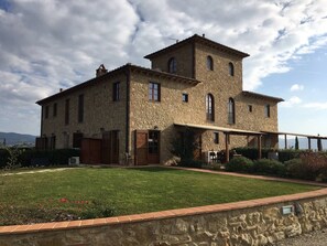 Exterior - Vacation home with 360° panoramic view of the Tuscan hills. (Volterra)