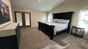 5 chambres, fer et planche à repasser, Wi-Fi, draps fournis