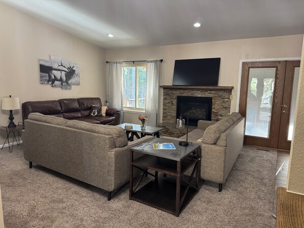 TV, fireplace