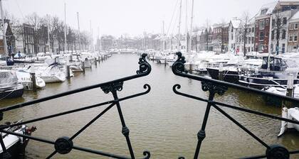 Historic townhouse with 5 bedrooms In Holland's oldest city center