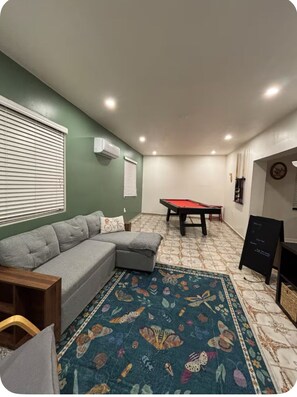 TV - Cozy & peaceful historic Bungalow steps from ballpark (Miami)