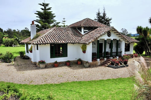 Quiet and green rural house 50 min from Bogota (pet friendly)
