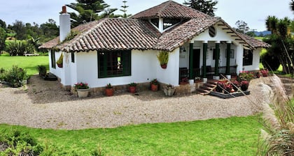 Quiet and green rural house 50 min from Bogota (pet friendly)