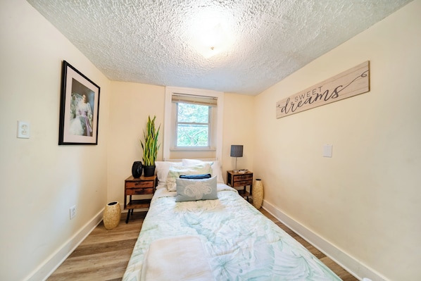 3 bedrooms, iron/ironing board, WiFi, bed sheets