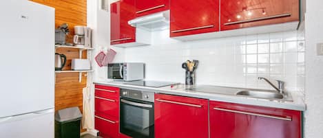 Refrigerador, microondas, horno, lavavajillas