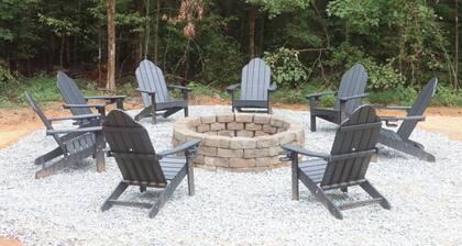 The Cozy Campfire Cabin – Your Peaceful Tennessee Escape