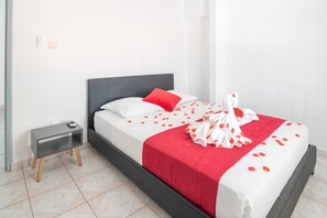 2 bedrooms, iron/ironing board, free WiFi, bed sheets