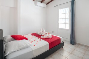 2 slaapkamers, een strijkplank/strijkijzer, gratis wifi, beddengoed