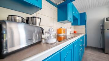 Réfrigérateur, micro-ondes, four, lave-vaisselle