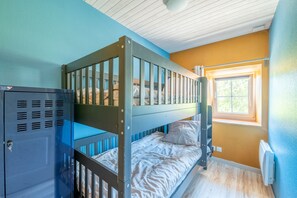 4 bedrooms, free WiFi, bed sheets