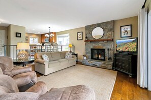 TV, fireplace, table tennis, books