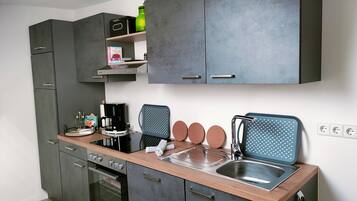 Réfrigérateur, plaque de cuisson, lave-vaisselle, cafetiÚre/bouilloire