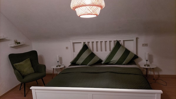 2 bedrooms, travel cot, free WiFi, bed sheets - Stress-free apartment for families, hikers, motorcyclists, cyclists, climbers (Busenberg)
