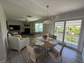 Smart TV - Direct Gulf Access Waterfront Charming Home.  Best fishing and location. (Bokeelia)