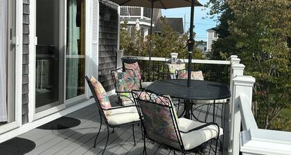 Serene Waterfront 3-BR house with Loft, 1 mile walk to Charlestown beach