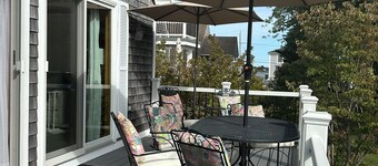 Serene Waterfront 3-BR house with Loft, 1 mile walk to Charlestown beach