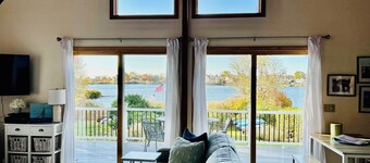 Serene Waterfront 3-BR house with Loft, 1 mile walk to Charlestown beach