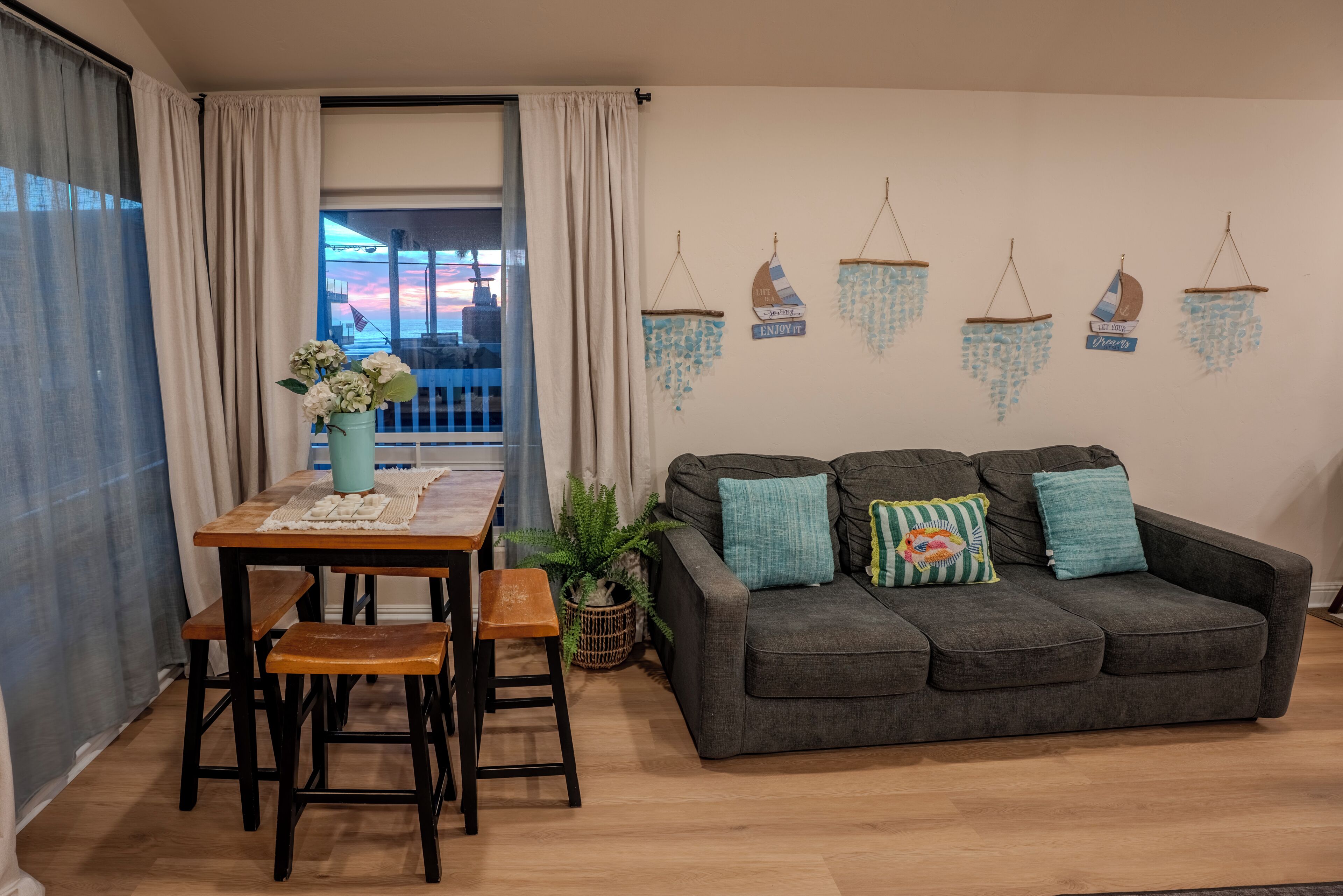 2 Car Garage Parking, Ac, Kid Friendly, 45 Seconds From The Beach! - San Diego, CA
