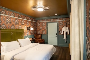 Luxury Single Room, 1 King Bed, Non Smoking, City View | In-room safe, desk, laptop workspace, blackout drapes