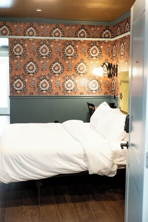 Luxury Single Room, 1 King Bed, Non Smoking, City View | Egyptian cotton sheets, premium bedding, in-room safe