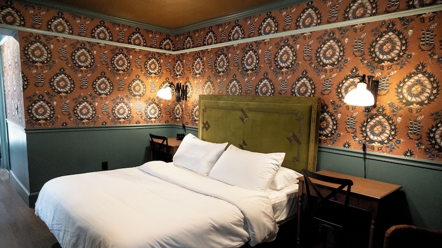 The Gas Lamp Hotel