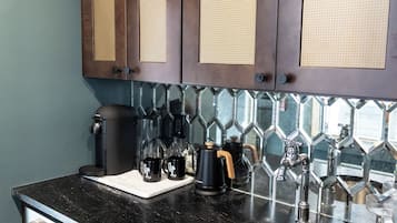 Luxury Single Room | Living area | Smart TV