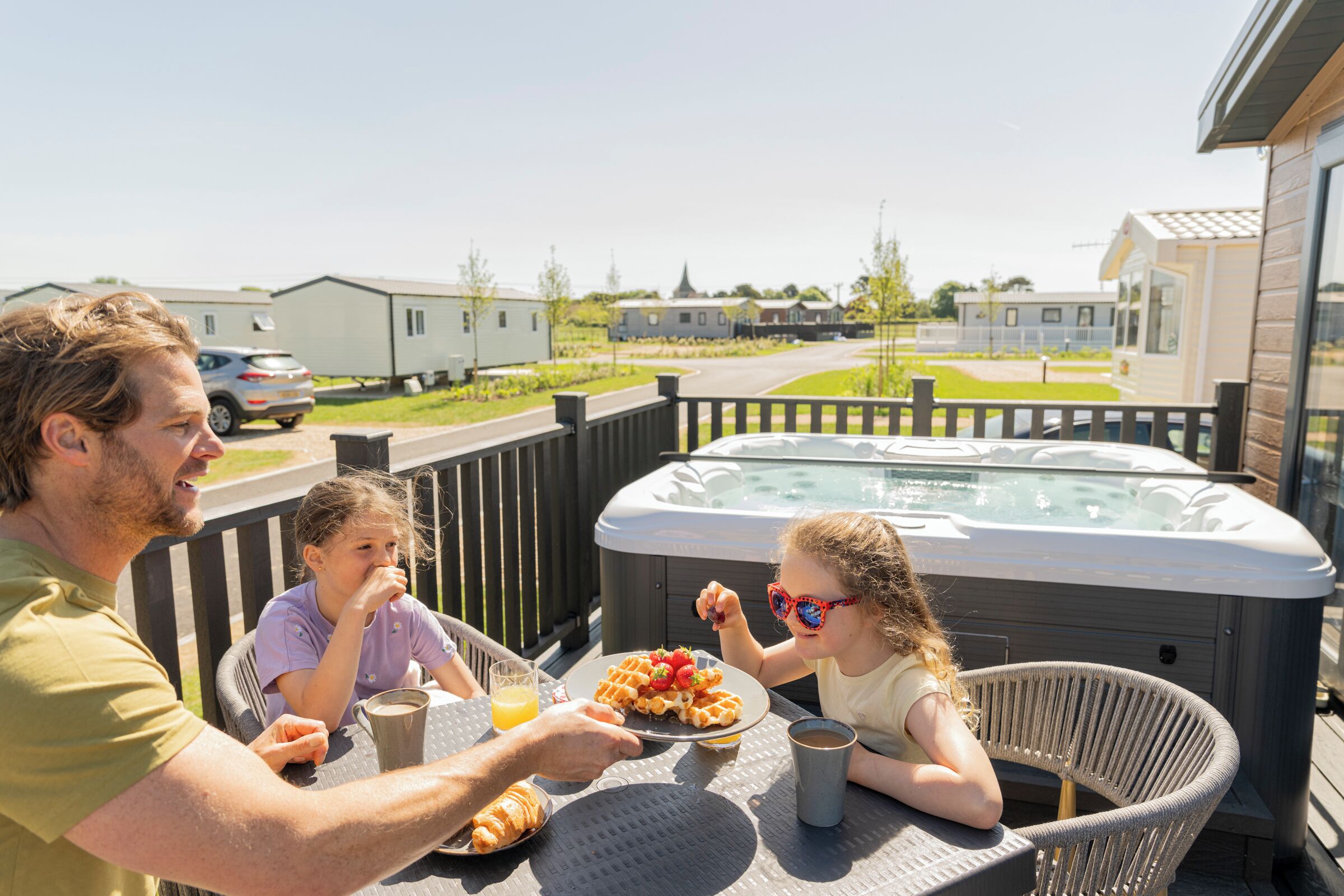 Mobil Karavan Mewah | Wi-Fi gratis dan seprai linen