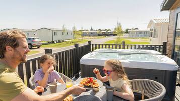 Mobil Karavan Mewah | Wi-Fi gratis dan seprai linen