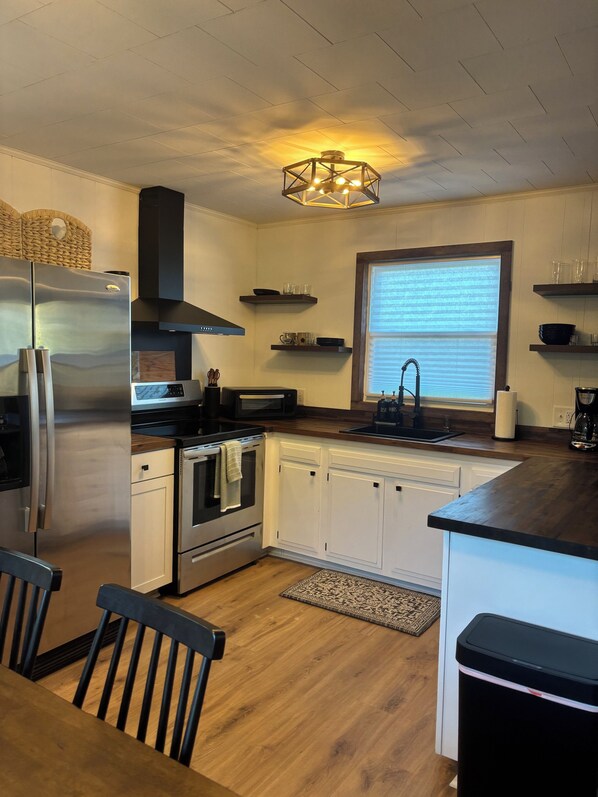 Stovetop, dishwasher, coffee/tea maker, toaster