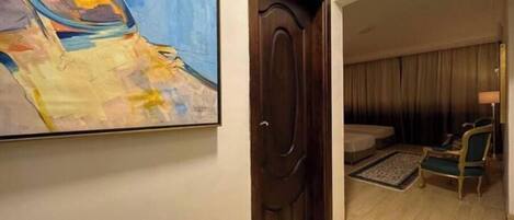 3 habitaciones, acceso a internet y ropa de cama