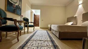 3 bedrooms, internet, bed sheets