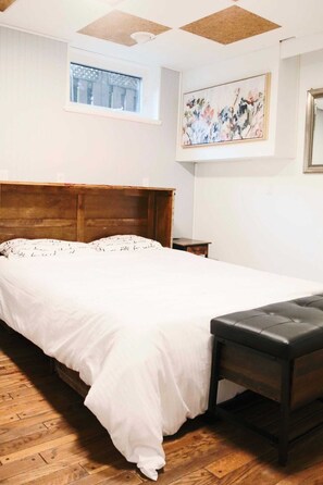 2 bedrooms, iron/ironing board, WiFi - Ideal for long stays, Near/airport GYM-Parking. (Toronto)