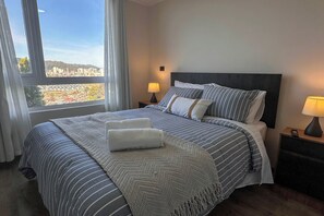 Apartamento familiar, 2 habitaciones, vistas a la laguna | Cortinas opacas y sistema de insonorización