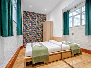 3 bedrooms, iron/ironing board, free WiFi, bed sheets