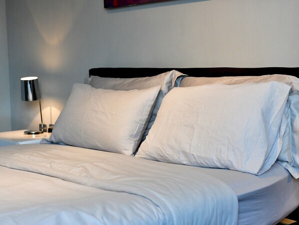 1 habitación, tabla de planchar con plancha, wifi gratis y ropa de cama