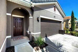 Front of property - Solterra- LakeView - Private Pool & Spa  (Davenport)