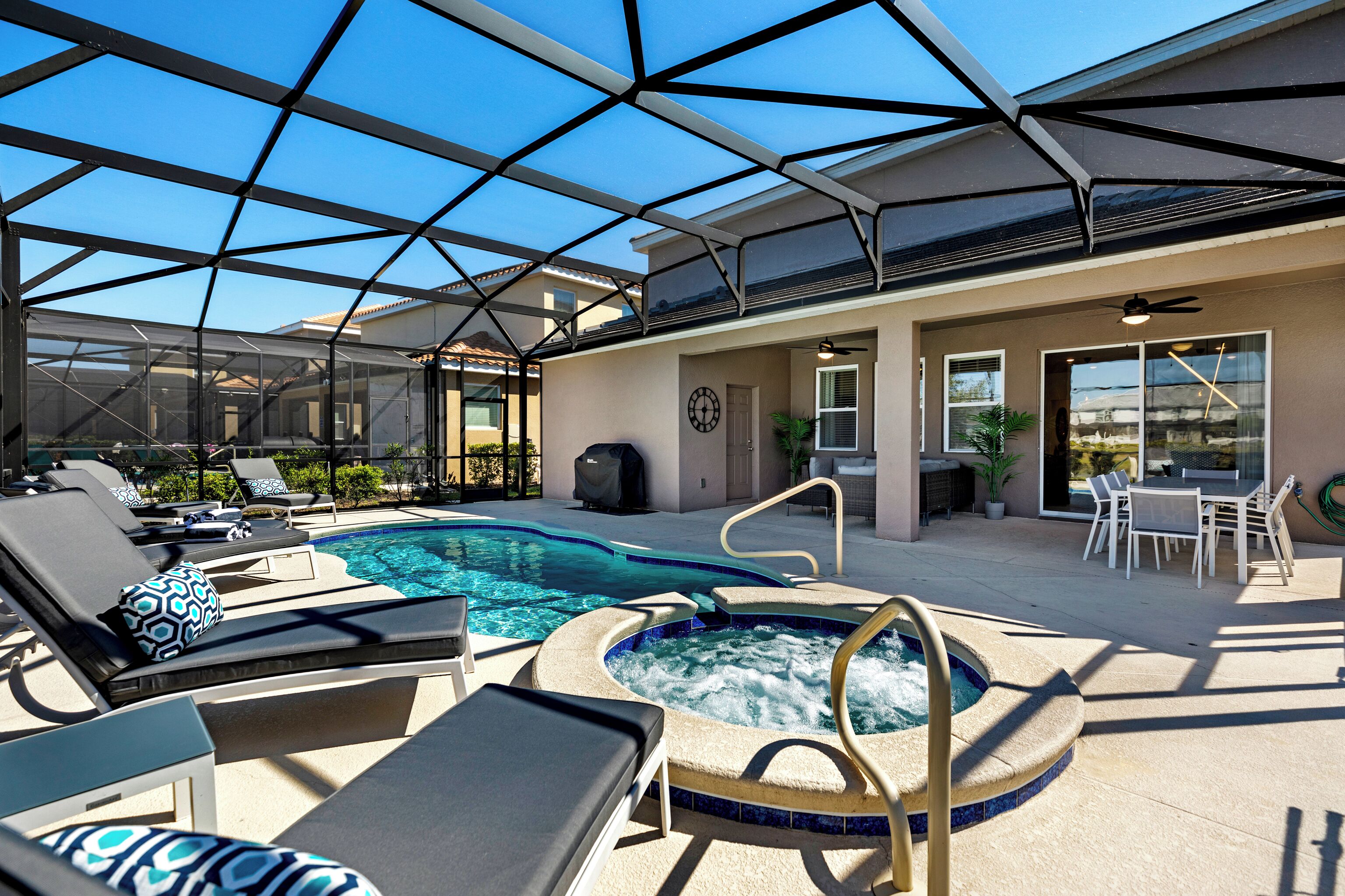 Outdoor pool, pool loungers