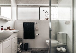 Hair dryer, towels - Pacific Sun CBD Apartment (Yamba)