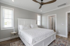 3 bedrooms, desk, iron/ironing board, travel crib